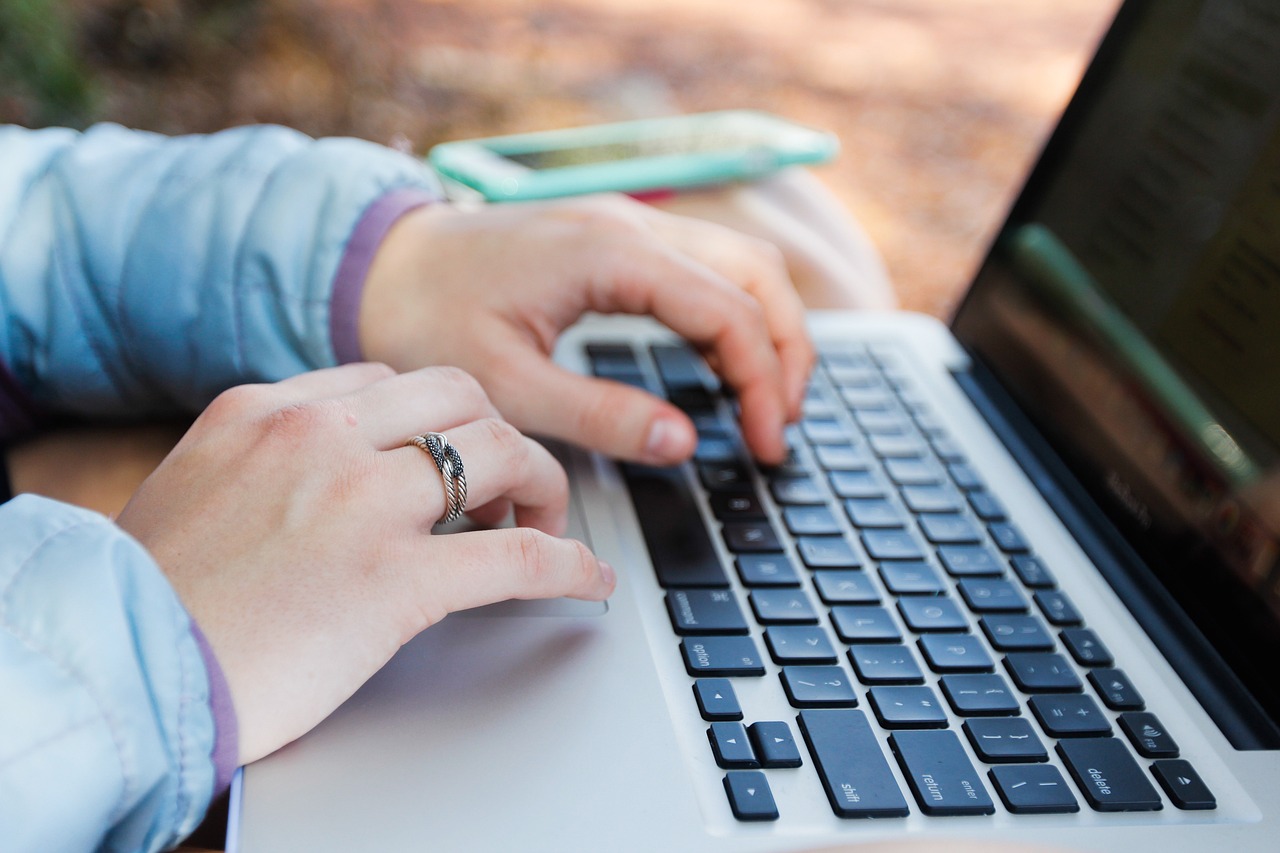 hands, laptop, computer-2069206.jpg